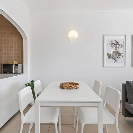Appartement Modern 1bdr Flat With Pool In By Lovelystay