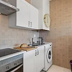 Modern 1bdr Flat With Pool In By Lovelystay Διαμέρισμα Αλμπουφέιρα
