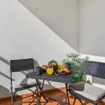 Διαμέρισμα Modern 1bdr Flat With Pool In By Lovelystay *