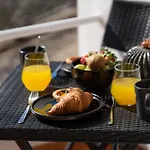 Διαμέρισμα Modern 1bdr Flat With Pool In By Lovelystay Αλμπουφέιρα