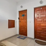 Apartman Modern 1bdr Flat With Pool In By Lovelystay *