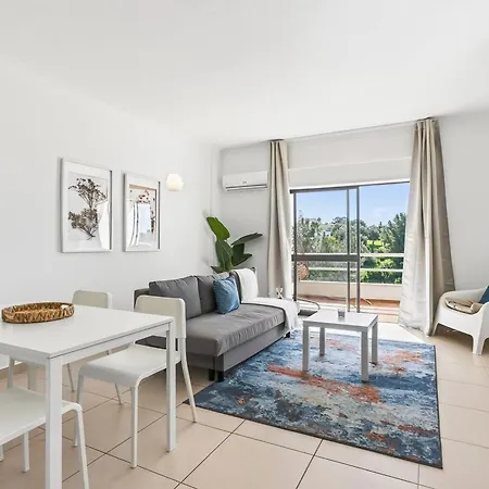 Διαμέρισμα Modern 1bdr Flat With Pool In By Lovelystay *