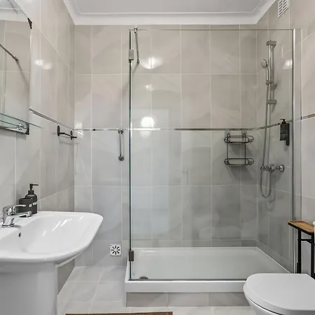 Lejlighed Modern 1bdr Flat With Pool In By Lovelystay *