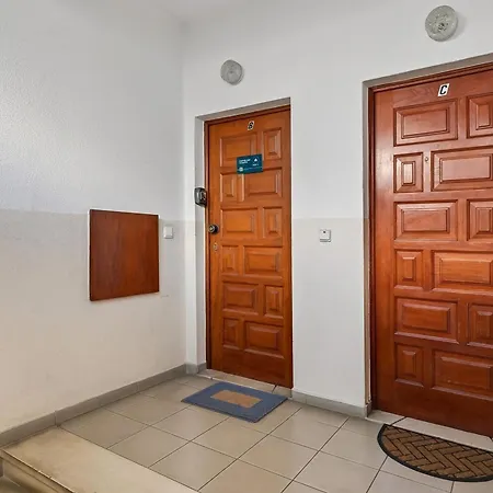 Lejlighed Modern 1bdr Flat With Pool In By Lovelystay *