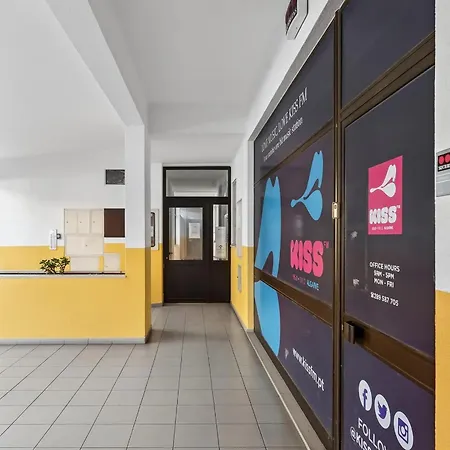Apartment Modern 1bdr Flat With Pool In By Lovelystay *