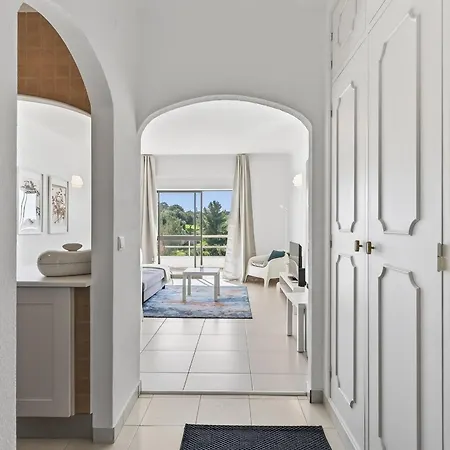 Modern 1bdr Flat With Pool In By Lovelystay Apartment *